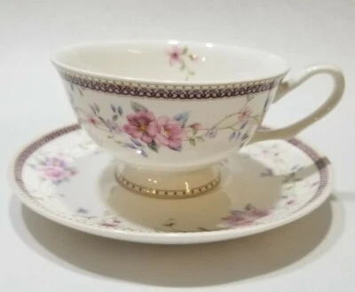 TAZA Y PLATILLO GRACE'S BLANCO CON FLORES ROSAS Y MORADAS GRANATE RIBETE  Foto 1 de 4