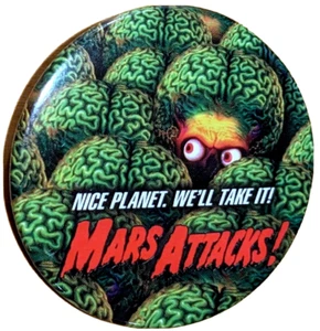 ¡Ataques de Marte de colección! "Bonito planeta. ¡Lo tomaremos!" Insignia 2+1/4" diam Tim Burton - Imagen 1 de 3