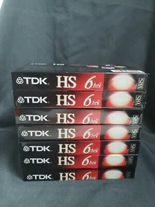 TDK Premium Quality HS 6 ore T-120 nastri VHS VCR vuoti NUOVI sigillati 7 pezzi X018 - Foto 1 di 7