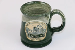 Taza de cerámica Deneen Everest Inn Bed & Breakfast Wausau WI esmalte por goteo verde EE. UU. - Imagen 1 de 9