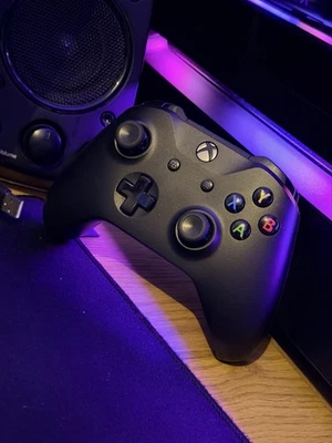 Xbox One und PC Wireless Controller - Bild 1 von 3