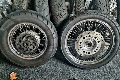 Honda Shadow VT 600 PC 21 - Kompletträder Vorderrad Hinterrad Felge + Reifen - Bild 1 von 4