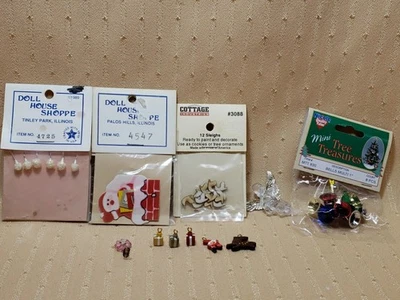 VINTAGE ASSORTED CHRISTMAS DECORATIONS FOR MINIATURE DOLLHOUSE OR ROOMBOX  - Image 1 of 4