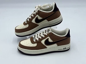 GS Big Kid Nike Air Force 1 Low FN4731 200 Light British Tan Burgundy Crush - Picture 1 of 5