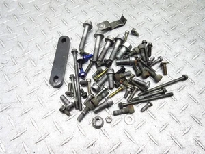 03-04 Suzuki GSXR 1000 GSXR1000 2004 tuercas diversas tornillos pernos herrajes - Imagen 1 de 8