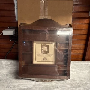TOTALMENTE NUEVO Vitrina de Aguja Sudberry House Collectors 17"x13" - Imagen 1 de 4