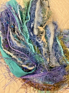 Paquete de fibra "Medianoche" de 27 yardas, hilos novedosos, adornos, costura lenta/arte de fibra - Imagen 1 de 3