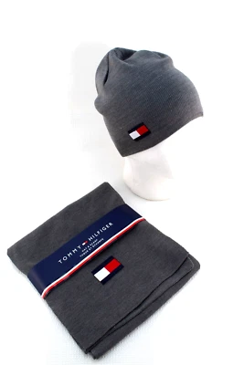 NUEVO CON ETIQUETAS TOMMY HILFIGER Gris Carbón TH Logo 2 Piezas Conjunto de Sombrero y Bufanda para Adultos Precio de venta sugerido por el fabricante $98 Foto 1 de 4