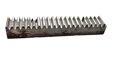 Estante de engranajes helicoidales de 100 mm M1,5 15-Z21 100x15x15 mm (12 mm inferior) 20 ranuras Foto 1 de 4