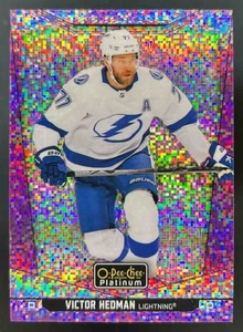 2024 OPC O-Pee-Chee Platinum Victor Hedman #29 pixel viola /299 fulmine - Foto 1 di 11