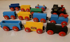 Vintage Brio Holzeisenbahn Konvolut 4 Motoren 9 Triebwagen - 13 Teile Thomas kompatibel - Bild 1 von 4