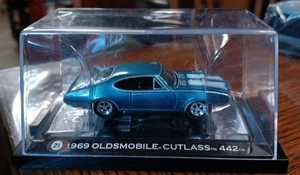 Johnny Lightning 1969 Oldsmobile Cutlass 442 1/5000 Johnny Lightning Gold Series - Picture 1 of 6