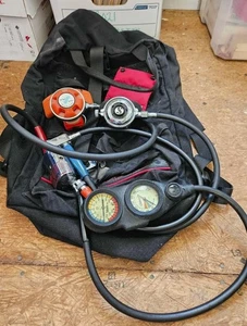 Scubapro Regolatore Tahata Sherwood con Custodia Scubapro e Zaino - Foto 1 di 13
