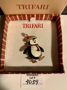 Vintage TRIFARI Gold Tone Enamel Black & White Christmas Penguin Brooch - Picture 1 of 11