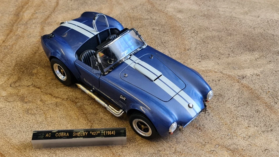 Voiture de collection miniature 1/18 parmi plus de 570 modèles  - Photo 1/1