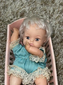 Uneeda 1969 “Newborn Yummy” 6-1/2” Baby Doll Original Outfit & Cradle - Picture 1 of 6