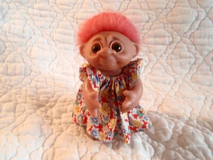 THOMAS DAM 1977 VINTAGE 9" TROLL DOLL WITH HAWAIIAN DRESS PINK HAIR 1985 HEAD - Picture 1 of 9