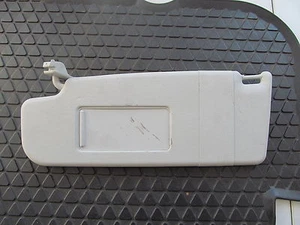 Sonnenblende mit Spiegel links VW Passat Variant R-Line Modell 2013  1K0857551 - Bild 1 von 1