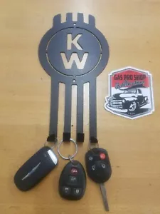 Kenworth Logo Schlüsselanhänger Kette Halter Metall Wandbild Geschenkidee - Bild 1 von 1