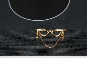 Clear Rhinestone Gold Tone Metal Spectacles Glass Holder Brooch - Picture 1 of 2
