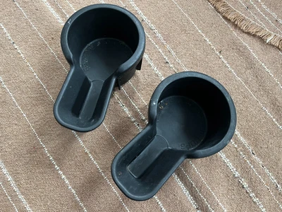 Nissan Frontier Xterra 2000-2004 Juego de 2 insertos de goma portavasos central OEM negro Foto 1 de 3