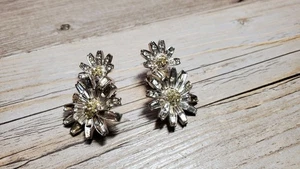 Vintage Boucher Rhodium Clip on Flower Baguettes Earrings Pair ser No. 6878 - Picture 1 of 10