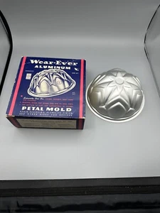 WEAR-EVER #2961 Aluminum Petal Flower Shape Cake Pan Mold Original Box - Picture 1 of 9