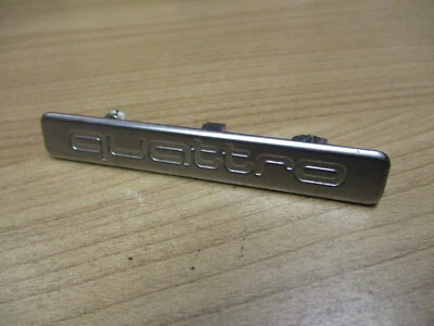 QUATTRO Emblem Audi Q7 Schriftzug Kühlergrill Zeichen Armaturenbrett 4L0853191 - Imagem 1 de 4