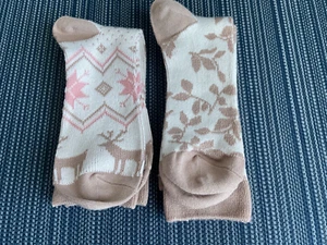 NEW 2 Pairs Christmas Holiday Socks pink white tan NWOT - Picture 1 of 2