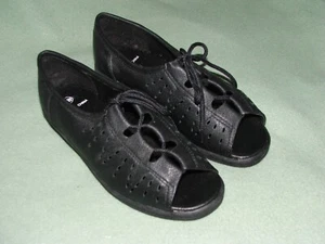 NEW IN BOX WOMEN’S BLACK FAUX LEATHER OPEN TOE LACE UP SHOES/SANDALS SZ 7W - Picture 1 of 16