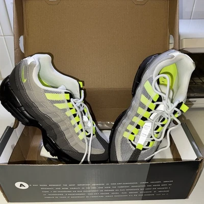 Nike Air Max 95 OG Neon Retro sport 7.5  Women's Shoes new in Box - Image 1 of 4