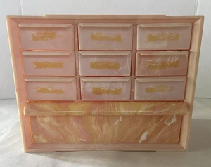 Vintage ROSA Schrank AKRO MILS - Marmoriert FAUX Bakelit NÄHEN Organizer SCHMUCK Box - Bild 1 von 15
