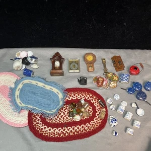 Vintage Puppenhaus Miniaturen Zubehör Küche Essen Teller geflochtener Teppich usw. - Bild 1 von 7