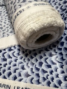 Tela Schumacher Hoja Mandarina Corona Colonia Colección Azul Marino Blanco ¡19YARDAS! - Imagen 1 de 12