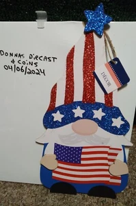 NWT HOLIDAY GNOME JULY 4 INDEPENDENCE DAY HANGING WALL/DOOR 15" TALL PLAQUE SIGN - Picture 1 of 1