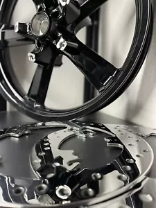 Harley Muscle Front Wheel 2009 -17 PERSONALIZADO VROD VRSCF FABRICANTE DE EQUIPOS ORIGINALES MAG DIRECTA - Imagen 1 de 12