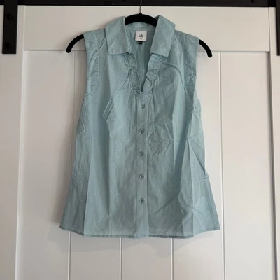 Blusa nova sem etiquetas CABI azul sem mangas detalhe de babado com botão tamanho XS - Imagem 1 de 4