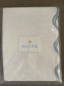 Matouk Queen Lanai Pique Coverlet White With Blue Scalloped Trim Italian NWT - Picture 1 of 3