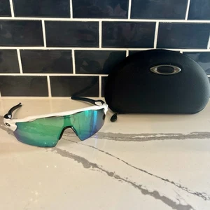 Gebrauchter Oakley Radar EV Path polierter weißer Rahmen mit Prizm Jade Iridium & Koffer - Bild 1 von 15
