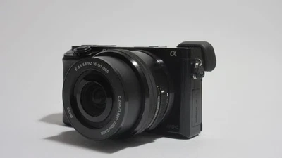 📷💥Sony Alpha 6000 Kit mit Zoom 16-50mm OSS-schwarz💥📷 - Bild 1 von 4