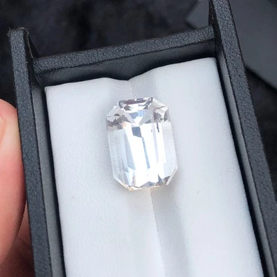 Natural Quartz Yellowseh Wight Emerald Cut 14.85 Carat Origin Pakistan - Image 1 of 4