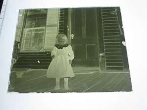 ONE EARLY 1900s ANTIQUE GLASS NEGATIVE, NEWPORT, ME, "MISC. PEOPLE #24 GIRL" - Bild 1 von 1