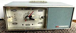 Small Bulova Clock Radio Series 230 Non-working Cord Cut For Parts Only Vintage - Picture 1 of 6