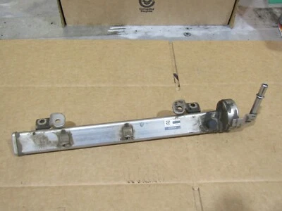 2006-2008 Chevrolet HHR OEM fuel rail 06 07 08 Foto 1 de 4