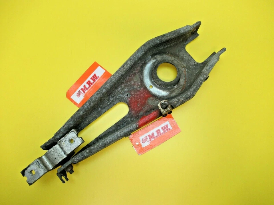 BUCHA DE ASSENTO DE MOLA BOBINA DE LINK LATERAL INFERIOR TRASEIRO BRAÇO DE CONTROLE fabricante de equipamento original SAAB 9000 86-98 - Imagem 1 de 4