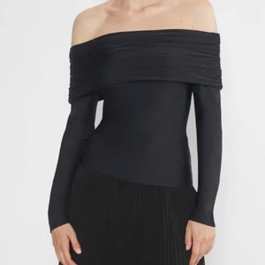 Aritzia Wilfred Black Off Shoulder Long Sleeve Top Size XS Lavinia Slinky - Picture 1 of 14