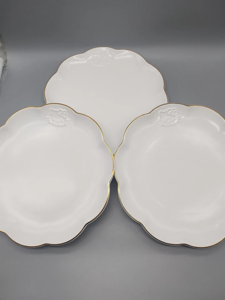 Lote de 3 platos de Hello Kitty Pottery Barn Teen en relieve Foto 1 de 4