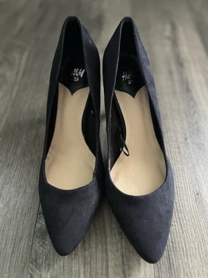 Zapatos de salón para mujer H&M de tacón alto de terciopelo negro talla 8 Foto 1 de 4