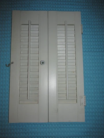 Vintage Creamy White Bi-Fold Wood Plantation Window Louver Shutters Cover