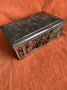 VINTAGE, 1950'S TIN RELIEF BISCUIT BOX, MADE IN BELLGUIM Collectors 8.5” X 5.25” - Picture 1 of 6